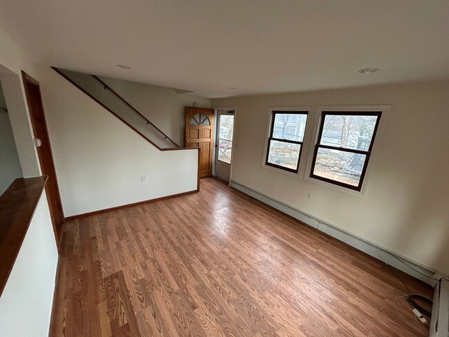 Building Photo - 5 Woodlawn Ave