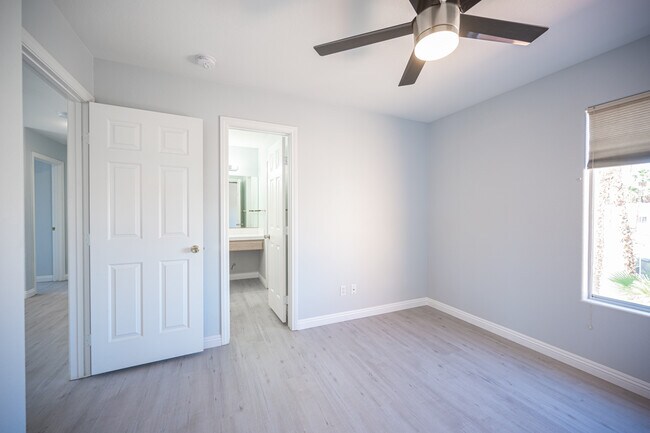 Building Photo - 8420 Bay Crest Dr