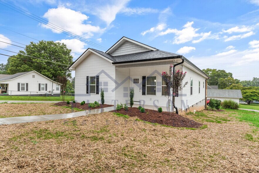 Building Photo - 2544 Bernhurst Dr