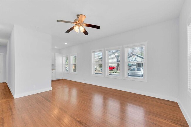 Building Photo - 615 W 33rd St