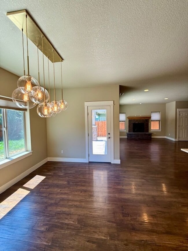 Building Photo - Lovely 3 Bedroom home in Mirada neighborho...