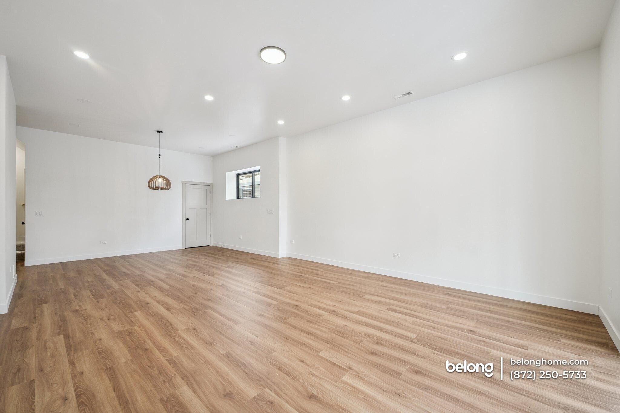 Building Photo - 298 Apache Trail