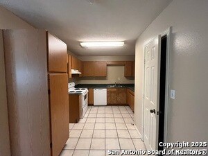 Building Photo - 5619 Lakebend W Dr