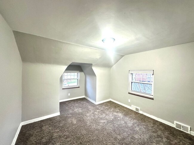 Building Photo - Fully Updated 3 Bedroom in Penn Hills - Off-Street Parking, Covered Porch - Available Now!