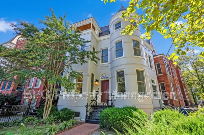 Building Photo - 901 North Carolina Ave SE