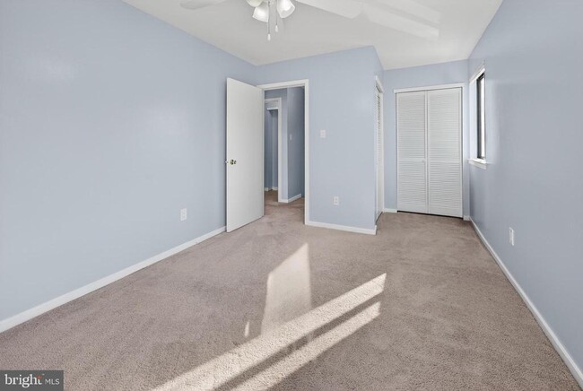 Building Photo - 203 Gregorys Way