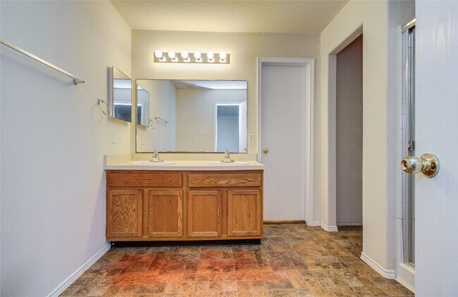 Building Photo - 8219 Tartan Ct