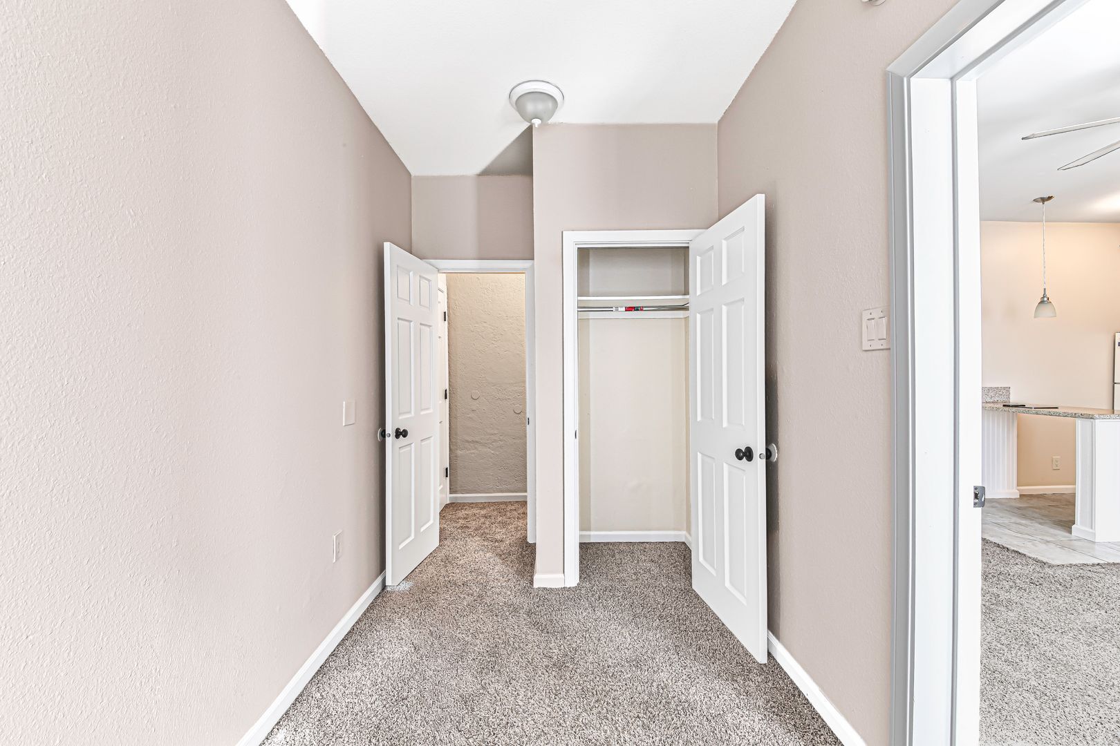 Building Photo - 1324 N Peterson Ave