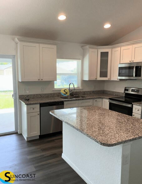 Building Photo - 8 Hemlock Cir Ln
