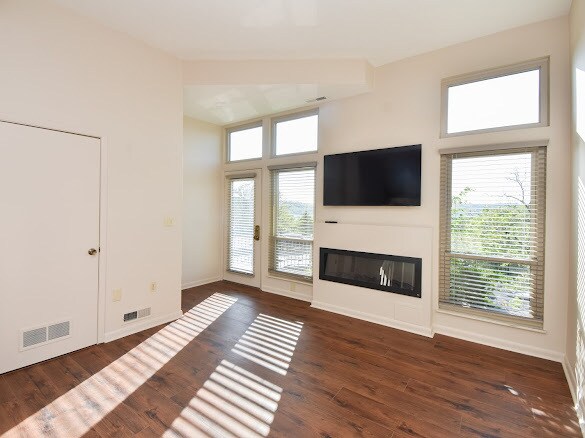 Building Photo - 562 Tusculum Ave