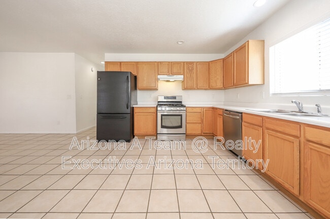 Building Photo - 4538 E Lester St