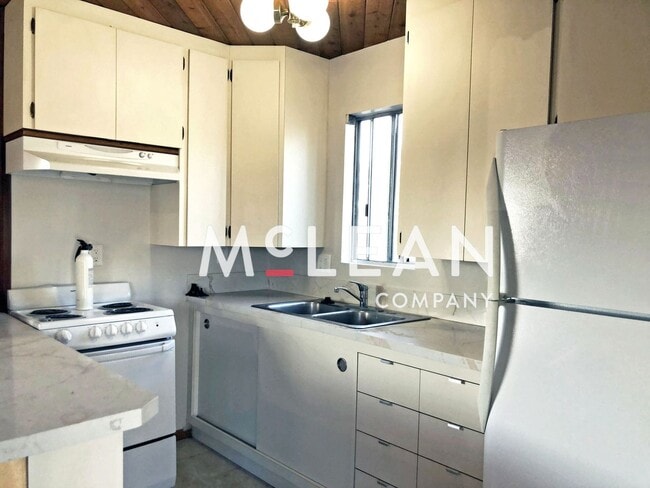 Building Photo - 5830 Appian Way