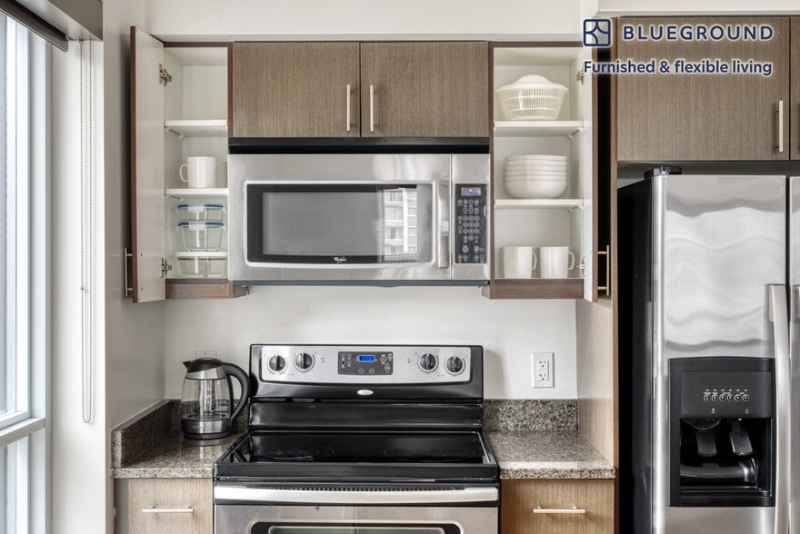 Building Photo - 10301 NE 10th St