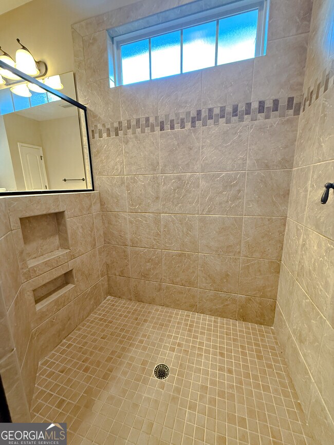 Building Photo - 102 Lexington Ln