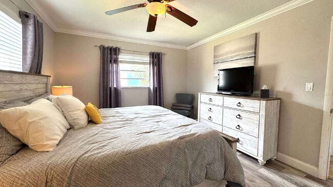 Building Photo - 506 University Blvd