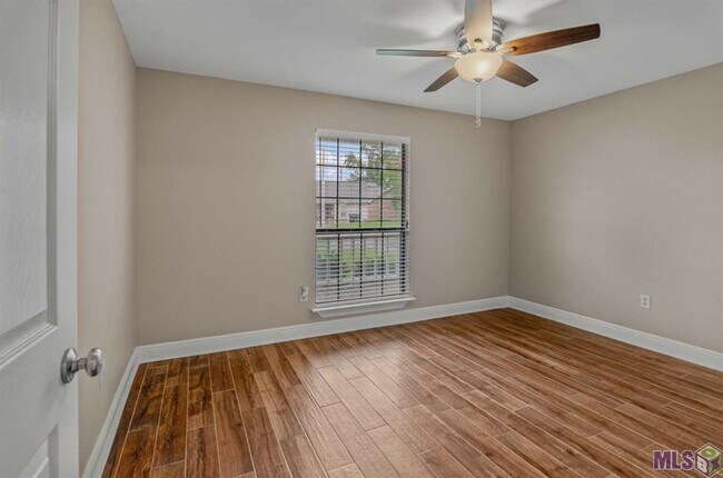 Building Photo - Charming 3 Bedroom 2 Bath House located in Central, La