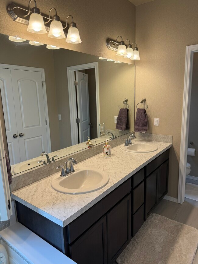 Building Photo - 9958 Golf Crest Dr