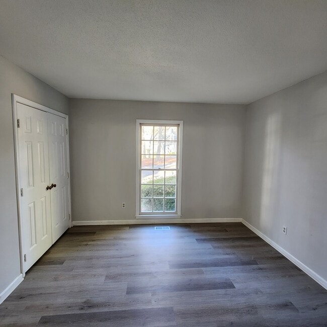 Building Photo - 5712 Finsbury Ct