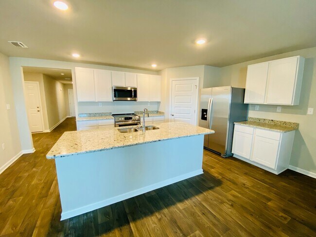 Building Photo - 23135 Shadowridge Dr