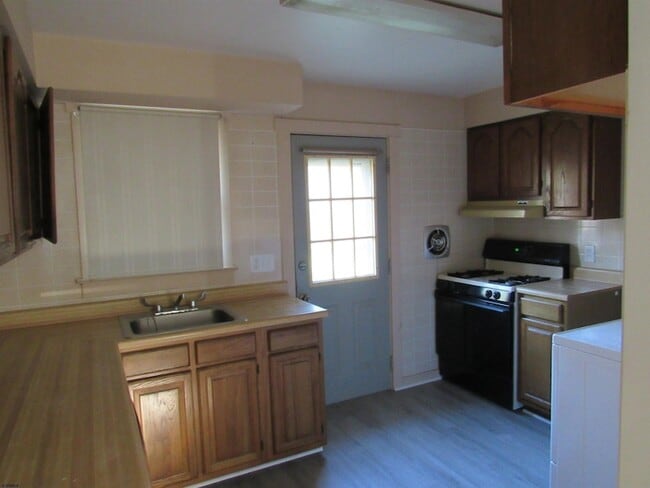 Building Photo - 6304 Quinn Ave