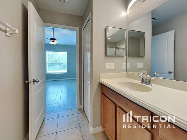 Building Photo - 4865 Hickory Stream Ln