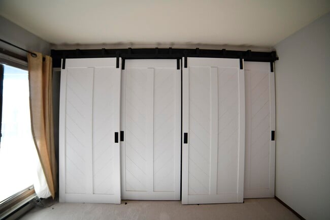 Building Photo - 1906 E Shorewood Blvd