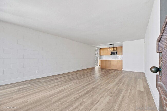 Building Photo - 1250 Cave St