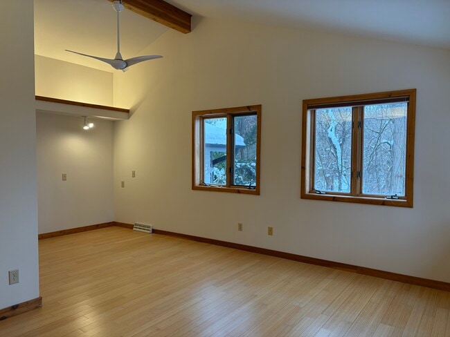 Building Photo - 6526 Bettys Ln