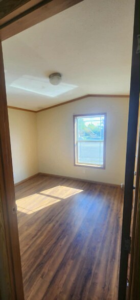 Building Photo - 500 N Walnut St