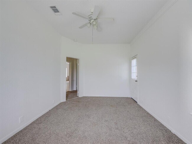 Building Photo - 610 Linden St
