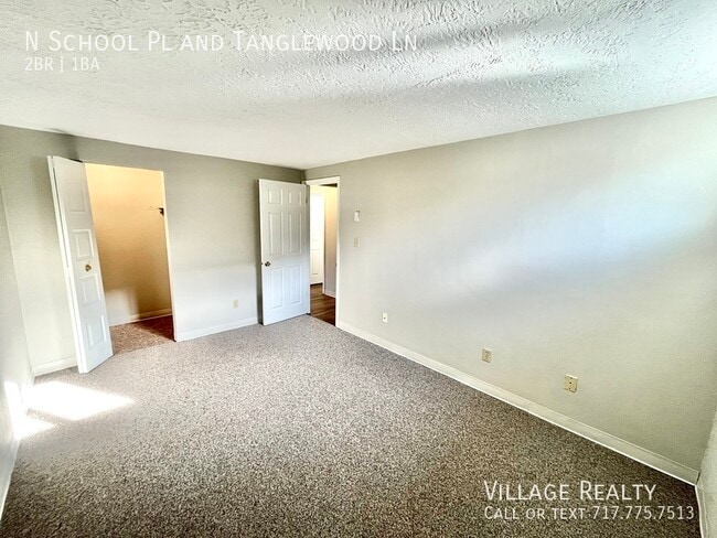 Building Photo - 319 N School Pl