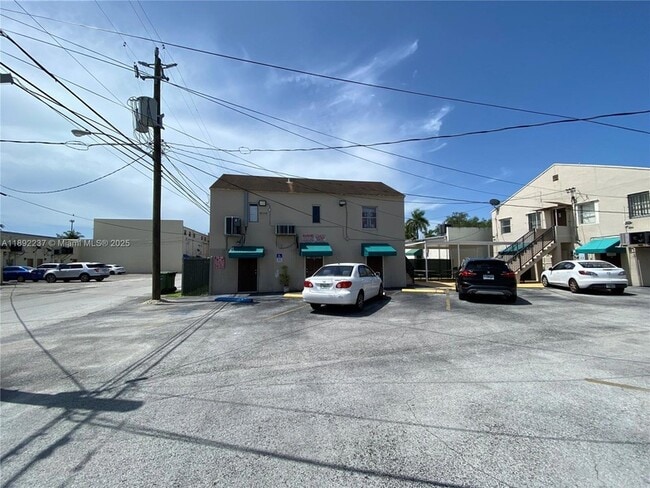 Building Photo - 313 N Krome Ave