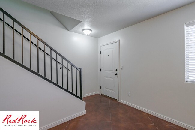 Building Photo - DOG-FRIENDLY 3 Bedroom Townhome with INTER...