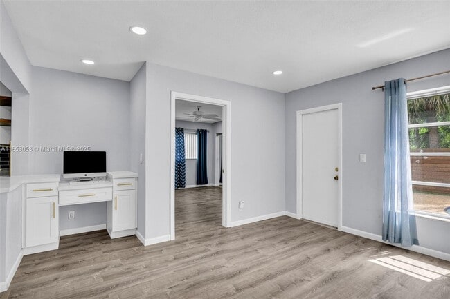 Building Photo - 851 SW 49th Terrace