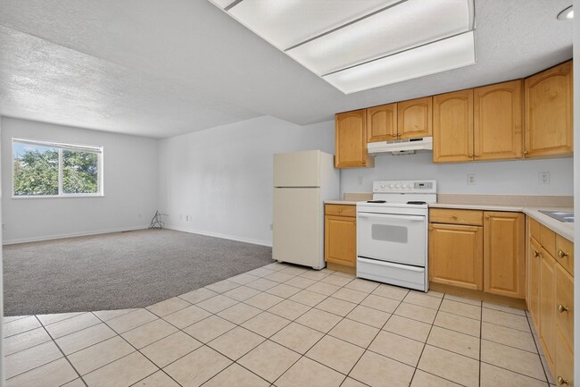 Building Photo - HUGE 6 bed 3 bath Home in Pocatello