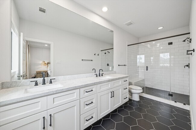 Building Photo - 1005 Bunton St