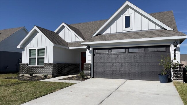 Building Photo - 13919 Red River Dr