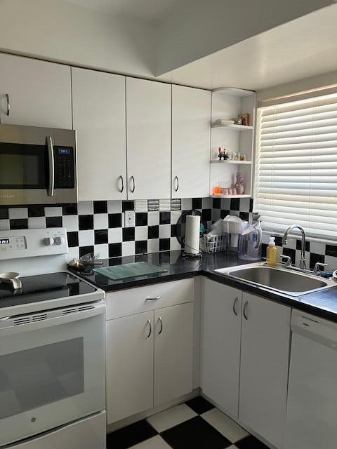 Building Photo - 1199 Hillsboro Mile