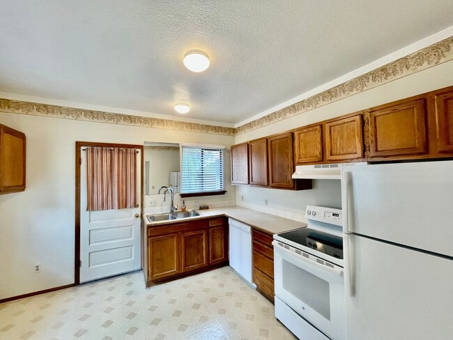 Building Photo - 2412 SE Belmont St