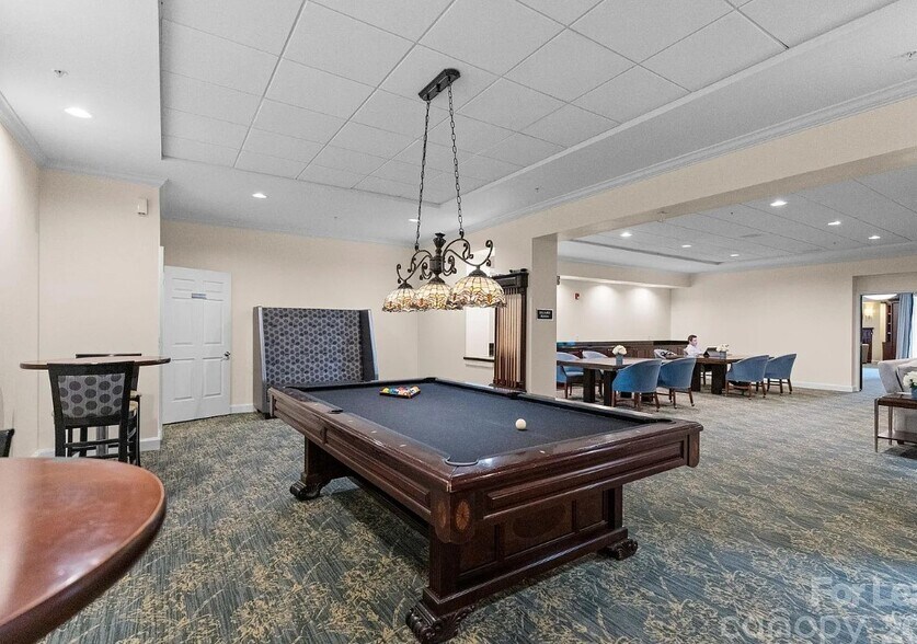 Building Photo - 300 W 5th St