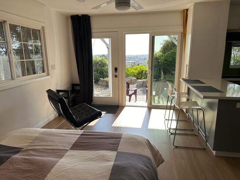 Building Photo - 4298 Avon Dr