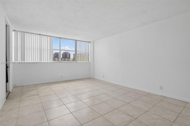 Building Photo - 100 Golden Isles Dr