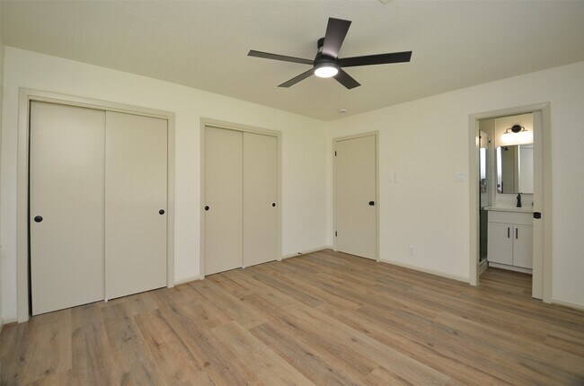 Building Photo - 9011 Theysen Dr