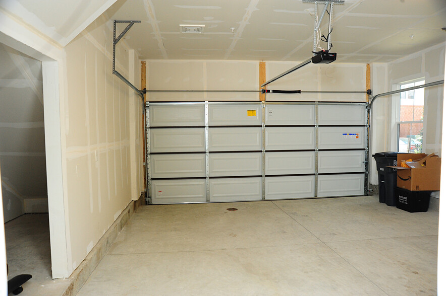 2 Car Garage Parking - 3969 Norton Place