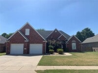 Building Photo - 5604 S 43rd St