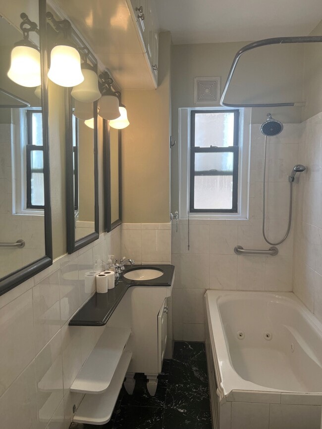 Building Photo - 157-163 E 72nd St