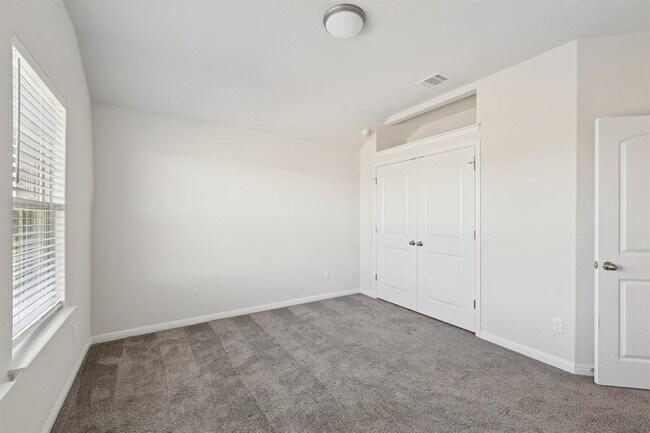 Building Photo - 308 Castlefields St