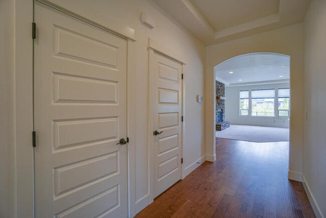 Building Photo - NEWER THREE BEDROOM IN CUL-DE-SAC