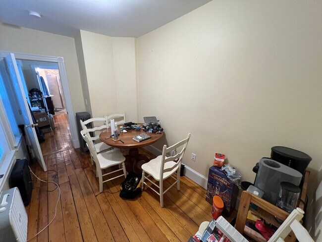 Building Photo - Porter Sq. Location. Renovated Unit, Steps...
