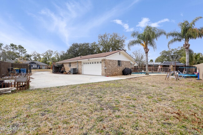 Building Photo - 6717 Lenczyk Dr